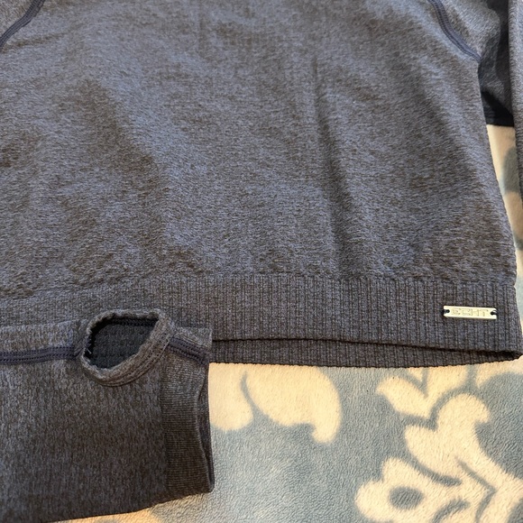 ECHT Top - Picture 4 of 5